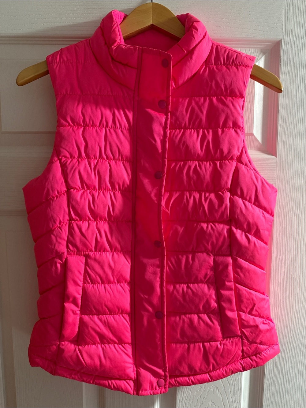 Women’s GAP Hot Pink Puffer Vest - Lightweight Quilted Layer Size XS